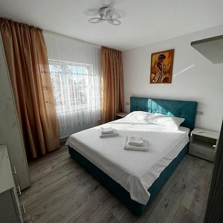 Cozy Urban Accommodation In Beautiful Сучава Екстер'єр фото