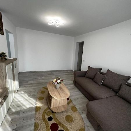 Cozy Urban Accommodation In Beautiful Сучава Екстер'єр фото