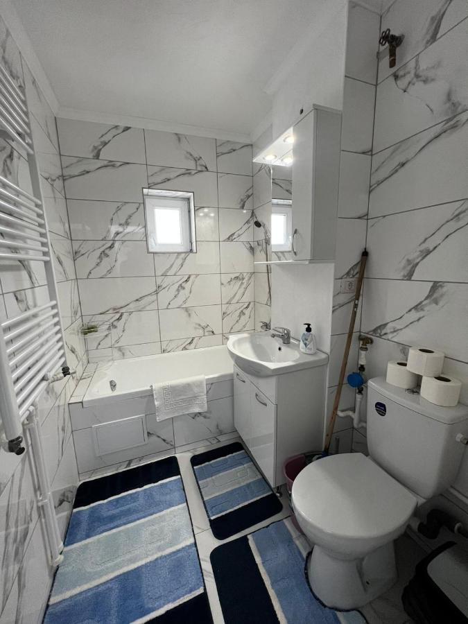 Cozy Urban Accommodation In Beautiful Сучава Екстер'єр фото