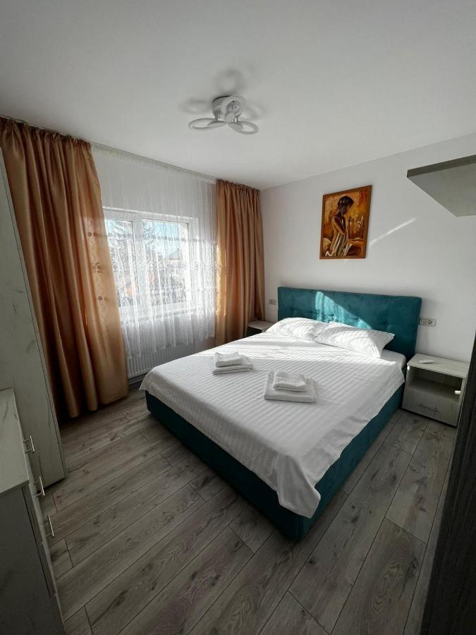 Cozy Urban Accommodation In Beautiful Сучава Екстер'єр фото