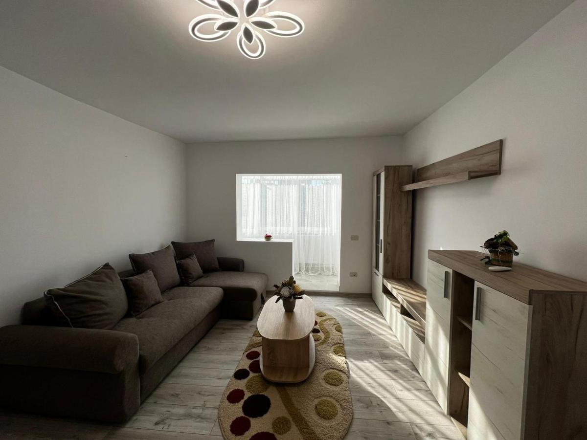 Cozy Urban Accommodation In Beautiful Сучава Екстер'єр фото