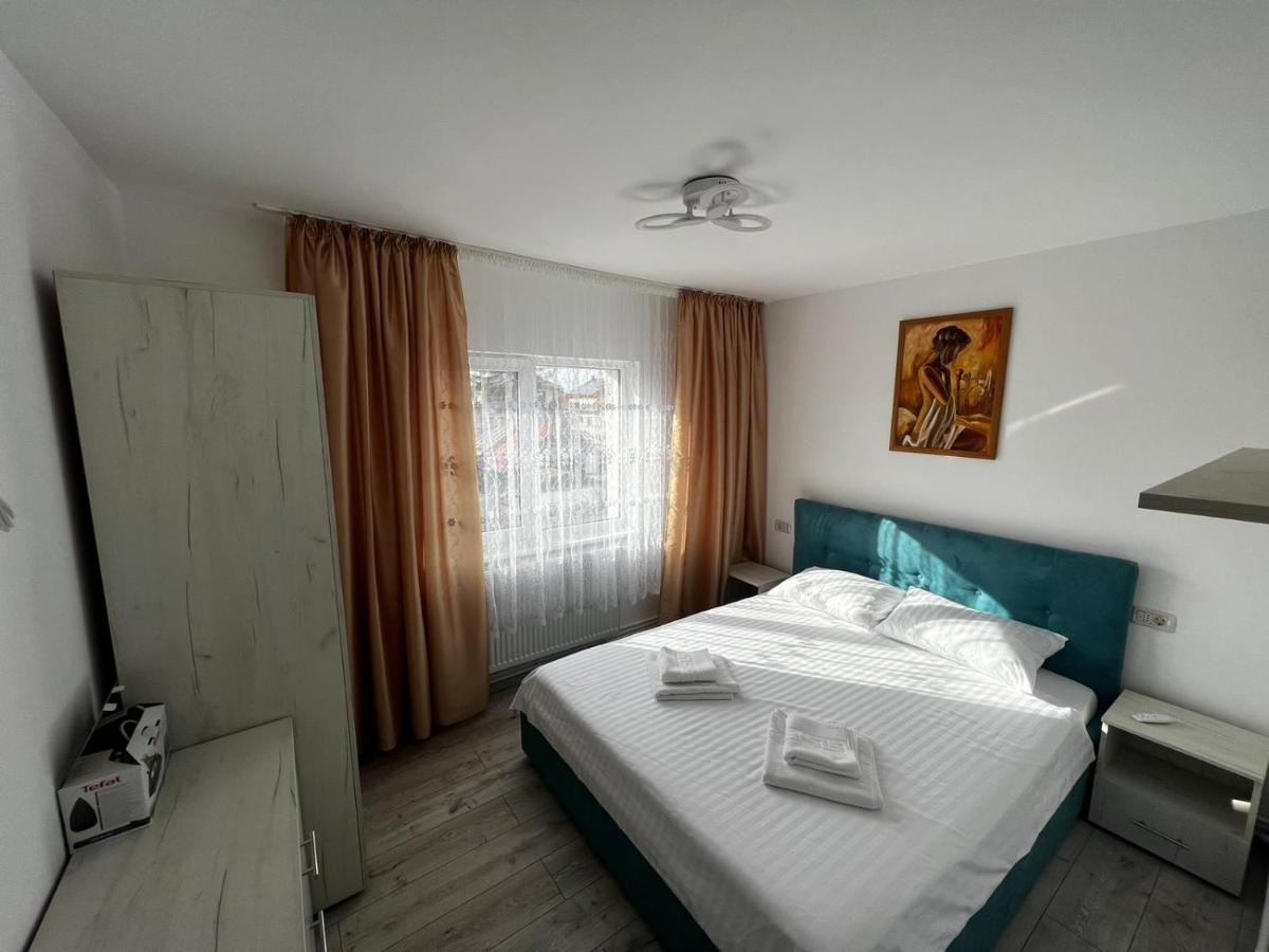 Cozy Urban Accommodation In Beautiful Сучава Екстер'єр фото